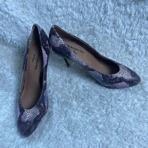 Design By Dee Ocleppo leather snakeskin print Shades of purple &brown heels SZ10